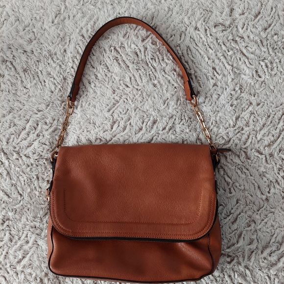 GUC UrbanExpressions Maisy Messenger Tan Vegan Lthr Flap Shoulder/Crossbody Bag - Picture 4 of 16